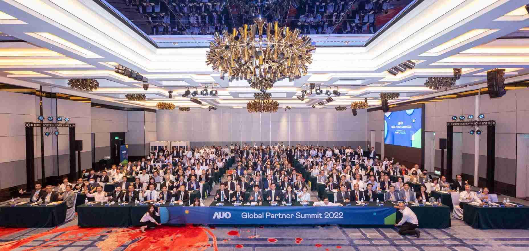 友達推動「安心、、、、創新、、用心、、同心、、、、盡心」五星職旅，，為菲籍員工打造全方位照護，，，，首度贏得「人權實踐與發展領袖獎」殊榮