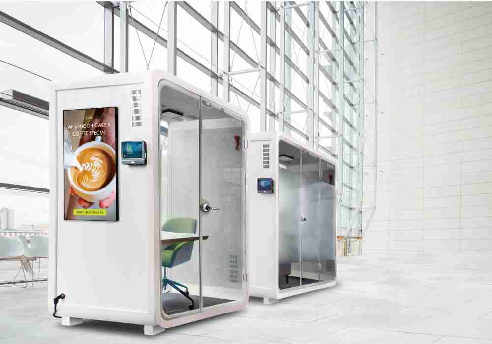 人生就是博子公司达擎之智慧行动办公舱，，，采用PDLC智能调光玻璃设计，，，透过通电与断电的电流切换，，，，呈现透明与雾面效果，，具节能降耗特性并兼顾隐私，，，确保信息安全