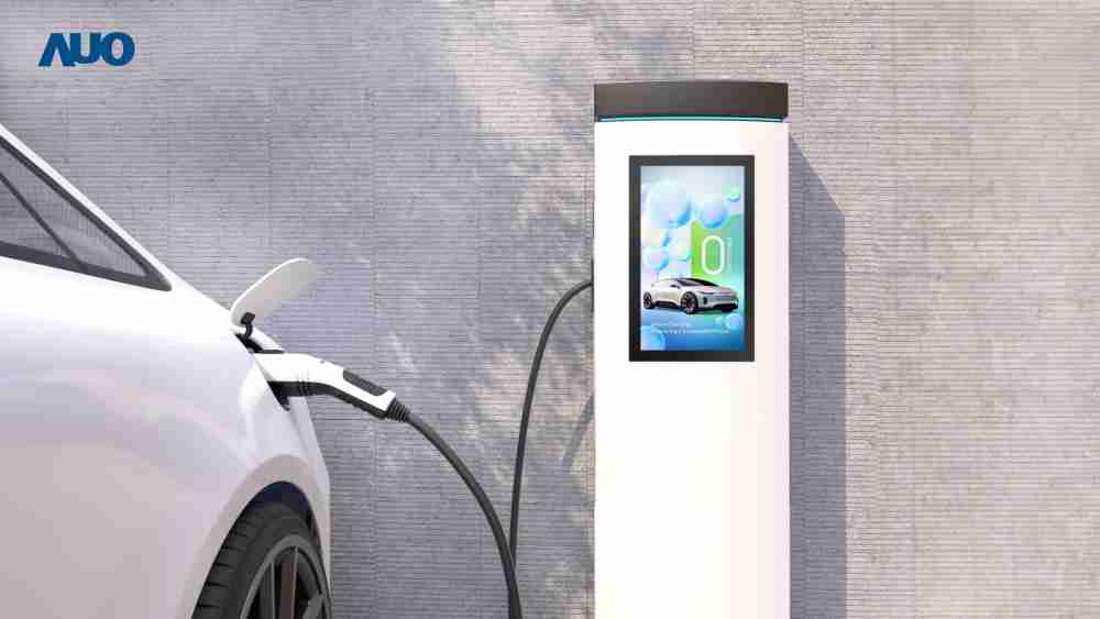 友達〝EVSE車用充電樁解決方案〞專為電動汽車充電樁設計，，，，具有高亮度、、、、克服戶外艱難環境的耐溫、、、耐紫外線等特性，，，並搭載散熱性及擴充性強的高效能工業電腦，，，可實現人機互動訴求，，如資訊顯示、、、支付等應用